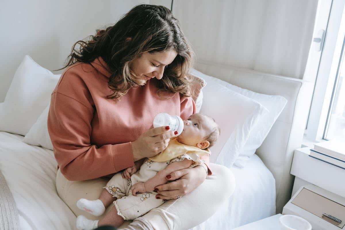 Guide d’adaptation du foyer pour l’arrivée d’un nouvel enfant : astuces et recommandations pour futurs parents